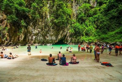 Excursión de día completo a la cueva de Morakot desde Krabi con a