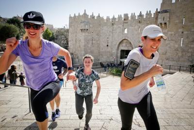 RUN JLM gira a pie  RUN JLM gira a pie