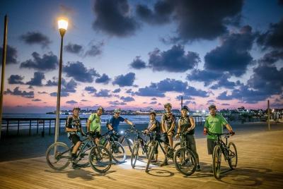 Paseo nocturno en MTB en Old Akko