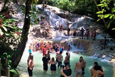Dunn Dunn's River Falls y Fern Gully Highlight Adventure Tour desde Ocho Ríos