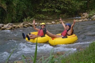 Aventura en el River Tubing y Blue Hole de Ocho Rios Aventura en el River Tubing y Blue Hole de Ocho Rios