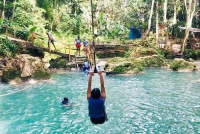 Tour compartido: tour de aventura Irie Blue Hole y Secret Falls desde Ocho Ríos Tour compartido: tour de aventura Irie Blue Hole y Secret Falls desde Ocho Ríos