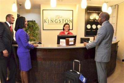 Salón Club Kingston y servicio de conserjería en el aeropuerto in Salón Club Kingston y servicio de conserjería en el aeropuerto in
