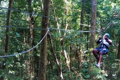 Zipline Canopy en el valle del río blanco de Ocho Rios Zipline Canopy en el valle del río blanco de Ocho Rios