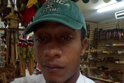 Transporte a la mejor atracción que la isla tiene para ofrecer. Transporte a la mejor atracción que la isla tiene para ofrecer.