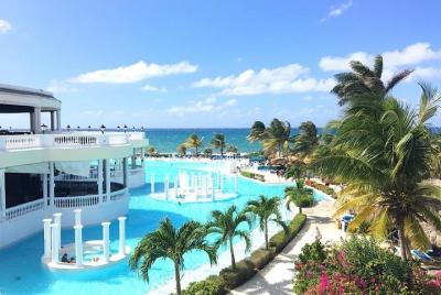 Traslado privado de ida y vuelta al aeropuerto Sangster a Grand P Traslado privado de ida y vuelta al aeropuerto Sangster a Grand P