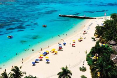 Doctor's Cave Beach y Jimmy Buffet's margaritaville con compras