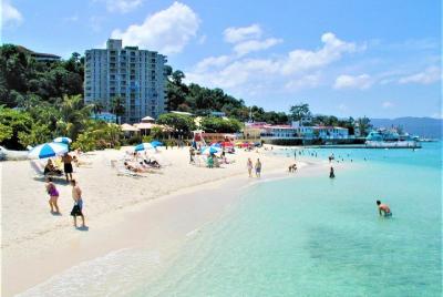 Montego Bay Shore Excursion: Doctor's Cave Beach y Montego Bay Ci