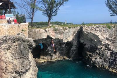 Tour combinado de Blue Hole Mineral Springs, Rick's Café y compra