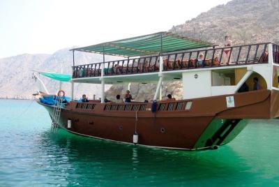 Crucero Musandam Dibba desde Ras Al Khaimah Crucero Musandam Dibba desde Ras Al Khaimah