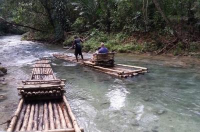 Martha Brae Bamboo Rafting de Ocho Rios y Runaway Bay Hotels