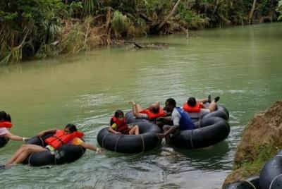 Tubing, almuerzo y compras desde Ocho Ríos Tubing, almuerzo y compras desde Ocho Ríos