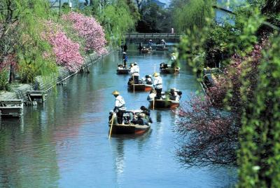 Recorrido guiado en tren y en barco por Dazaifu y Yanagawa desde 