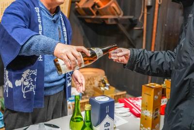 Excursión privada de medio día a la cervecería de sake en Saijo