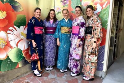 Viaje de kimono en la histórica Kanazawa Viaje de kimono en la histórica Kanazawa