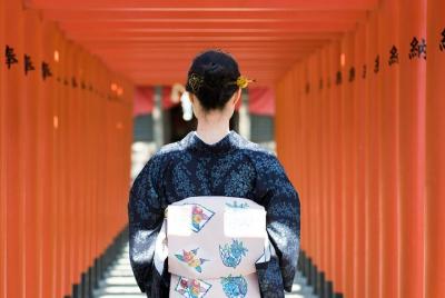 Experiencia de kimono que incluye alquiler y entrada al parque Su