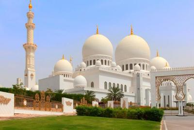 Recorrido por el Museo del Louvre de Abu Dhabi y la Gran Mezquita Recorrido por el Museo del Louvre de Abu Dhabi y la Gran Mezquita