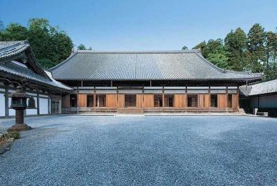 Prueba a copiar las escrituras en el Hermoso Templo del Tesoro Na