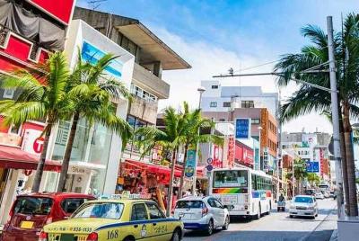 Tour privado de día completo a Naha con guía con licencia del gob