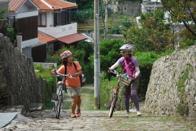 Paseo en bicicleta por Okinawa paseo tranquilo en la ciudad de Na
