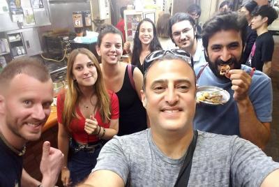 Tour gastronómico nocturno local de Osaka ¡MEJOR juego económico!