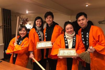 Siéntase libre de experimentar la fabricación de soba en el centr Siéntase libre de experimentar la fabricación de soba en el centr