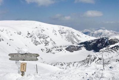 Un recorrido especial para visitar el lago del cráter cubierto de
