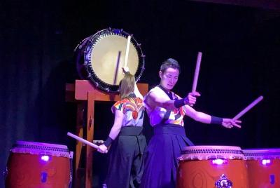 El único tambor japonés de Takayama y espectáculo en vivo de arte