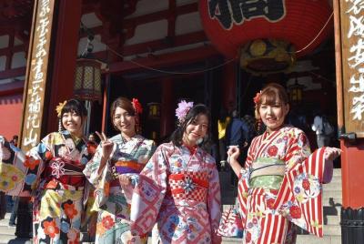 ¡Monta un rickshaw con un kimono con Asakusa! ¡Disfruta de la aut