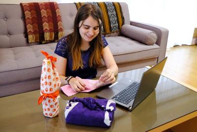 Taller en línea de Furoshiki con un instructor especializado