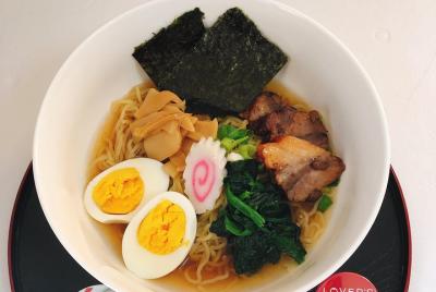 Tour de ramen casero y supermercado local