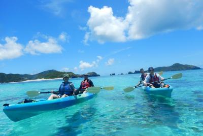 Experimente el recorrido en kayak por las islas Kerama y la isla Zamami Experimente el recorrido en kayak por las islas Kerama y la isla Zamami