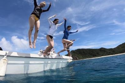 Tour de snorkel en barco con una sensación de privacidad en el Parque Nacional Akajima Tour de snorkel en barco con una sensación de privacidad en el Parque Nacional Akajima