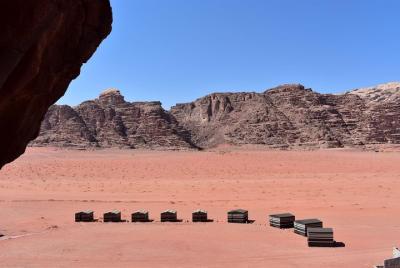 Wadi Rum Camel Ride y alojamiento en el desierto. Wadi Rum Camel Ride y alojamiento en el desierto.
