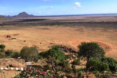 Parque Nacional Tsavo East 2 días Voi Safari Lodge