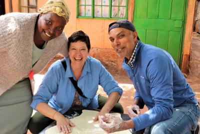 Preparando chapatis con Mama Carol