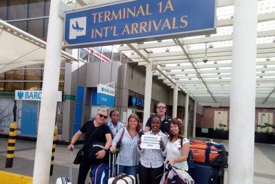 Servicios de asistencia y recepción de llegada, salida y tránsito