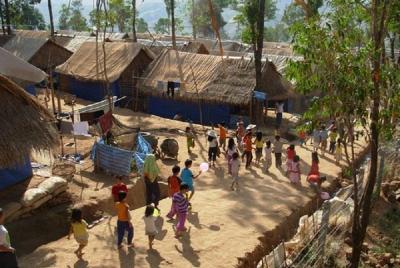 Trekking de día completo al pueblo y cascada de Kuang Si