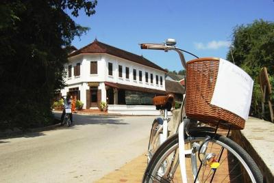 Visita guiada a la ciudad de Luang Prabang en bicicleta durante t