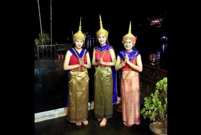 Cena y crucero en el río Mekong