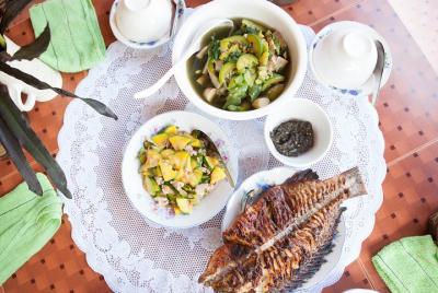 Visita al mercado tradicional y clases privadas de cocina laosian