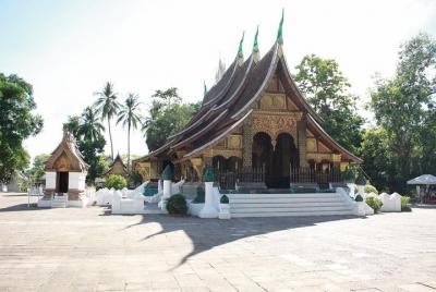 Recorrido privado por los templos a pie por la ciudad de Luang Pr