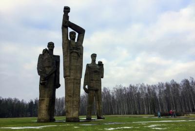 Visita del conjunto conmemorativo de Salaspils