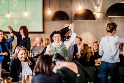 Cena nacional privada con espectáculo folclórico