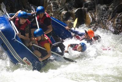 Gopeng: Rafting en aguas bravas / Rappel en cascada / Tubos de ag