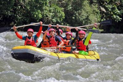 Excursión en White Water Rafting y Zipline Adventure Day
