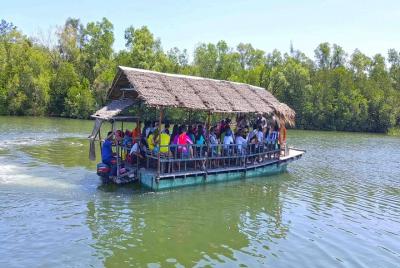 Borneo Kellybays Mangrove crucero y captura de cangrejo desde Kot
