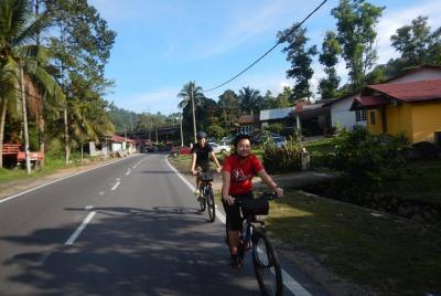 Ciclismo cultural junto al río