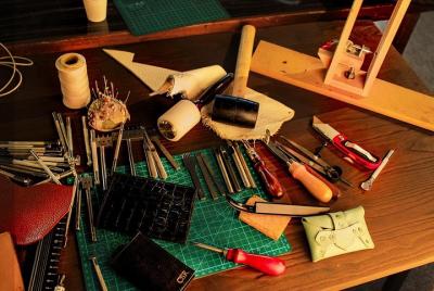 Titular de la tarjeta de cuero o del pasaporte Cursos cortos de e