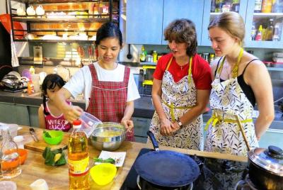Visita al mercado y clases privadas de cocina en Daun Senja